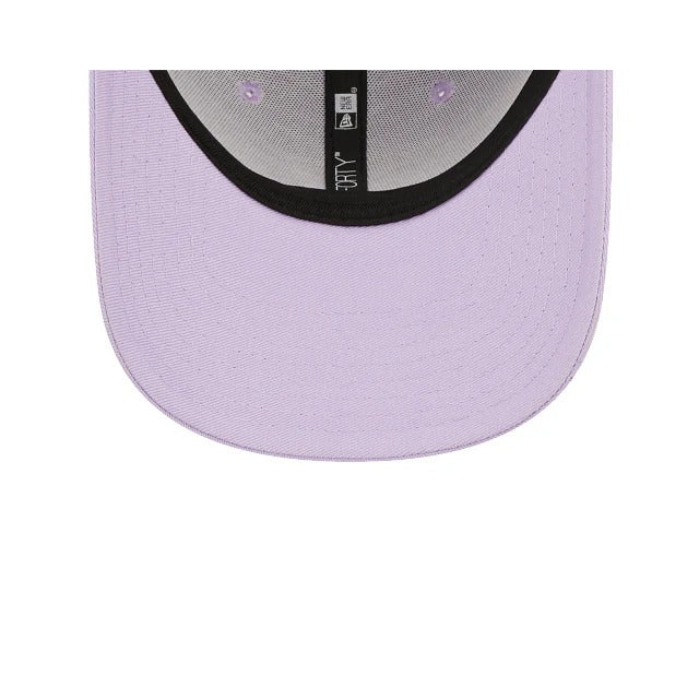 Gorra New York Yankees Women's League Essentials 9FORTY Strapback Lila