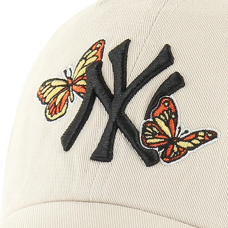 Gorra New York Yankees MLB City Icon Butterfly '47 Clean Up Beige