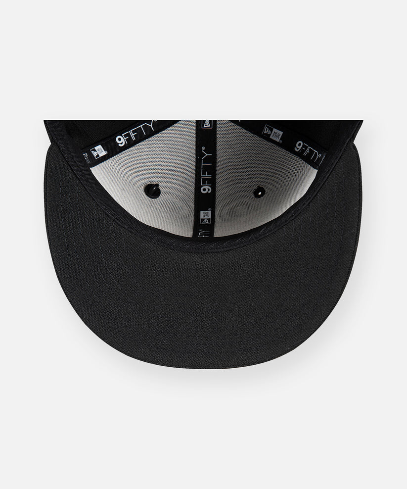 Gorra New Era x Paper Planes 9Fifty Blackout Crown Snapback